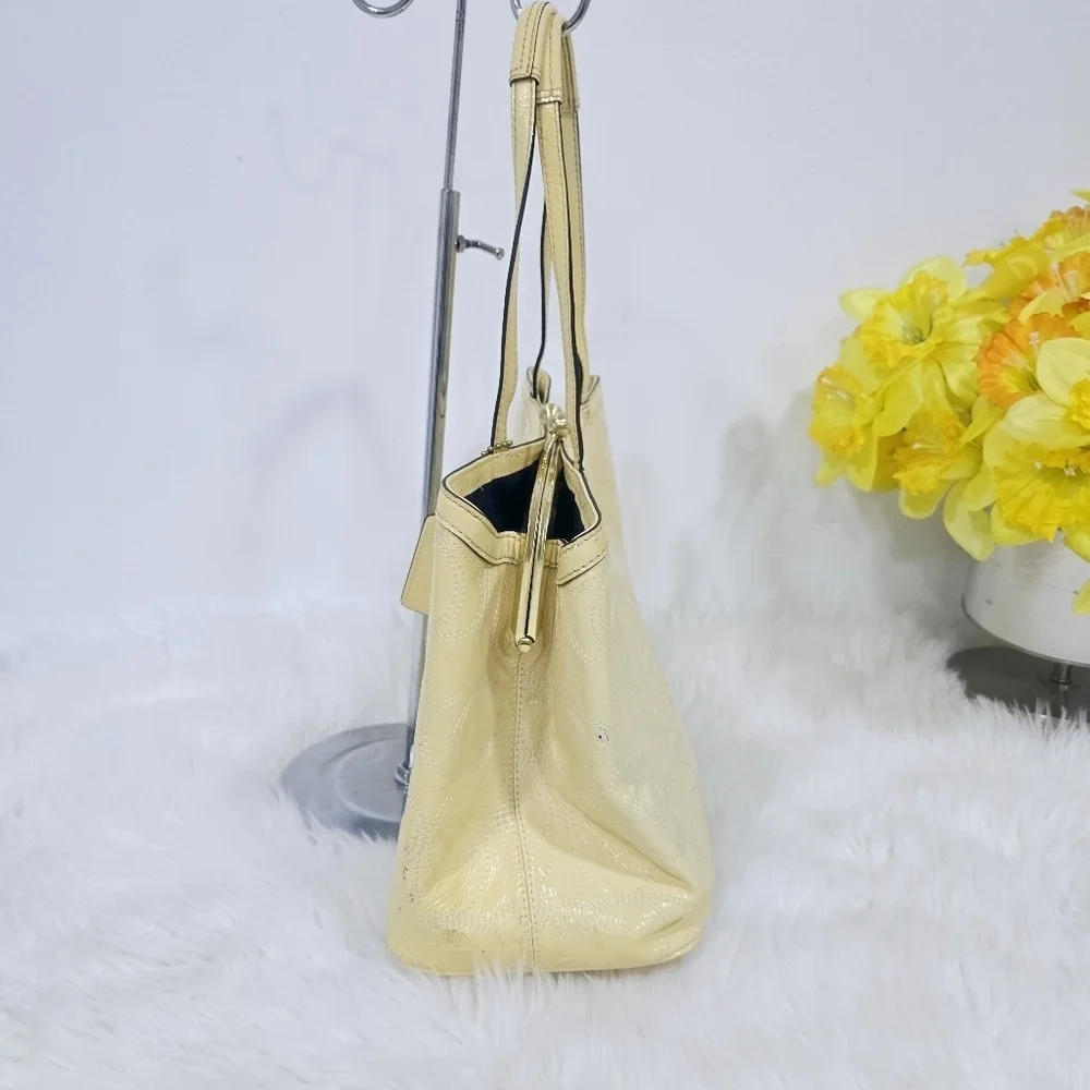 Coach yelow signature shoulder #19215